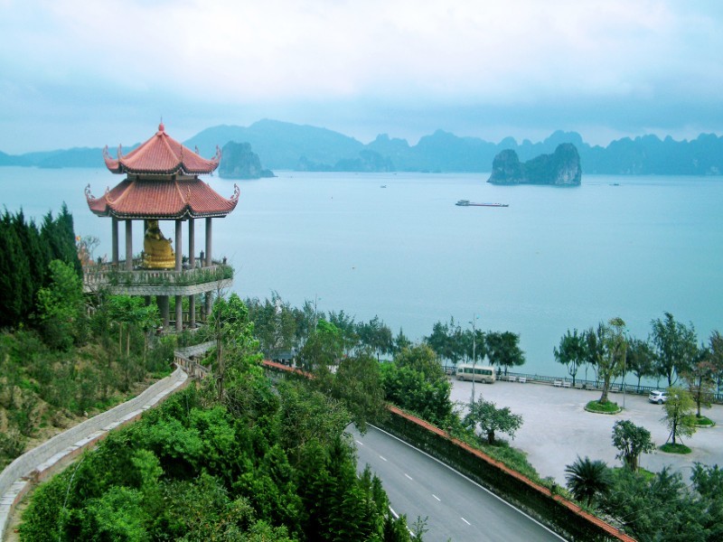 Bãi biển Vân Đồn ở Quảng Ninh