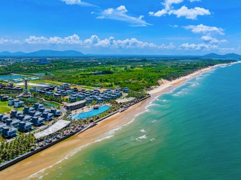 Cảnh biển và resort cao cấp tại Hồ Tràm